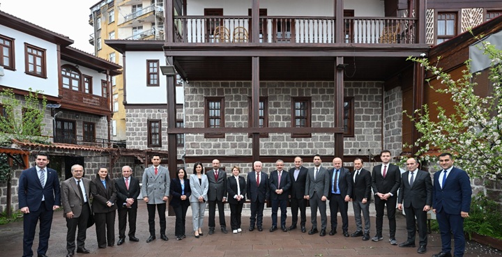 Perinçek, Namlularla mı bizi sevecekler