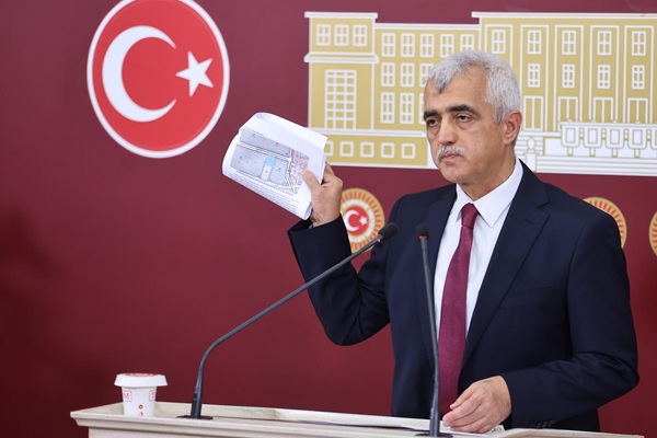 DEM Parti Kocaeli Milletvekili Ömer Faruk Gergerlioğlu,