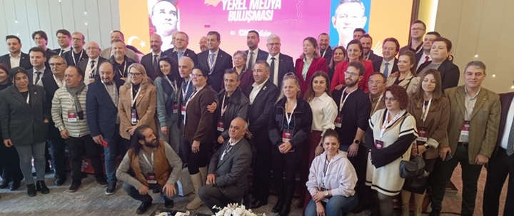 CHP Marmara Yerel Medya Buluşması hatıra fotoğrafı