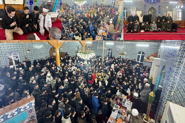 Izmitte-Yilin-Ilk-Sabah-Namazinda-Genclerle-Gonul-Bulusmasi