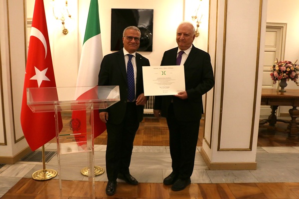 Prof.-Dr.-Ozgirgin-Yasamimin-En-Degerli-Serefi