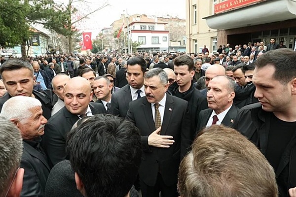 Çiftçiden Bakan Çiftçi'ye Protesto