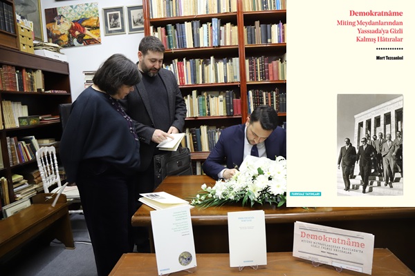 Demokratnâme Yayımlandı