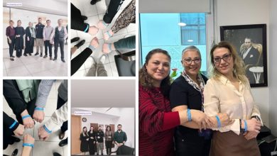 Otizm İçin Mavi Bilekliklerle Büyük Mesaj