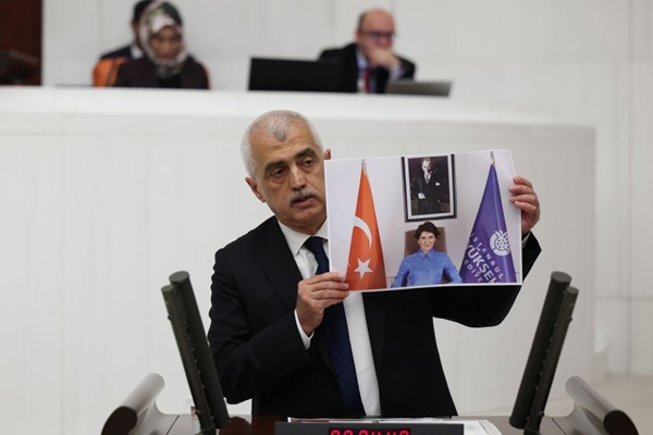 Gergerlioğlu: “İktidar İnkar Ettikçe Çıplak Arama Rezaleti Yüzlerine Çarpıyor!”