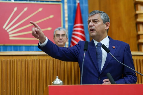 Özgür Özel, 'Trump'a O Paylaşımı Kaldırsanız Diye Yalvarmışlar'