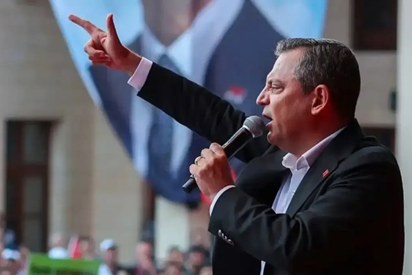 Özgür Özel CHP'den istifa etti