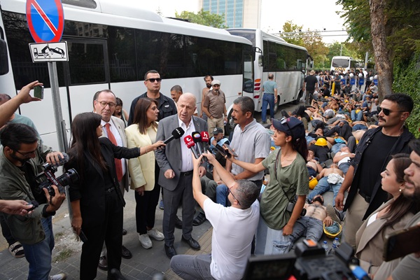 Özdağ: “Bu Mücadele Türkiye’nin Uzun Yıllardan Beri Görmediği Bir İşçi Mücadelesi”